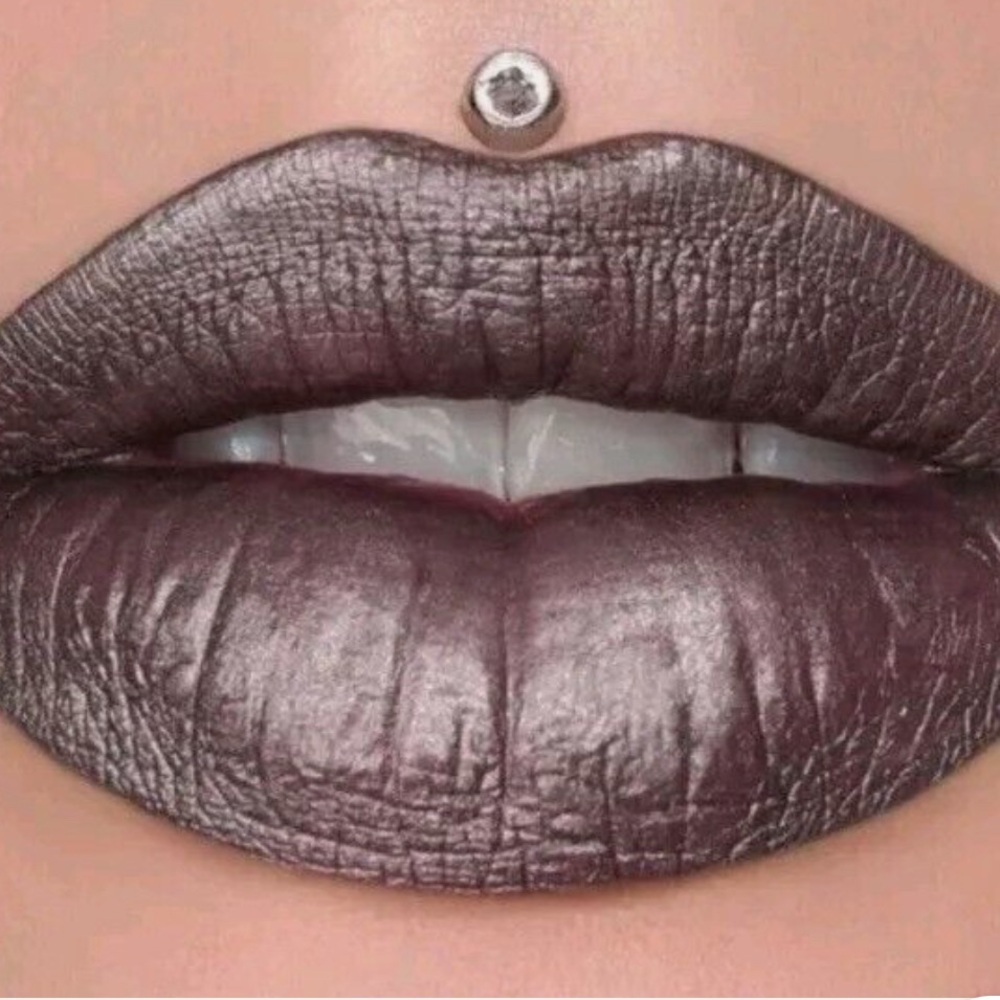 Jeffree Star Velour Liquid Matte Lipstick in Restraints